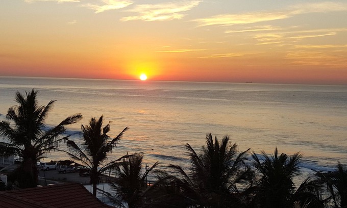 Selection Beach Cottage | Beach Music, Umdloti Beach, sea views. Airport 9.2km. Newly decorated. 5 Star