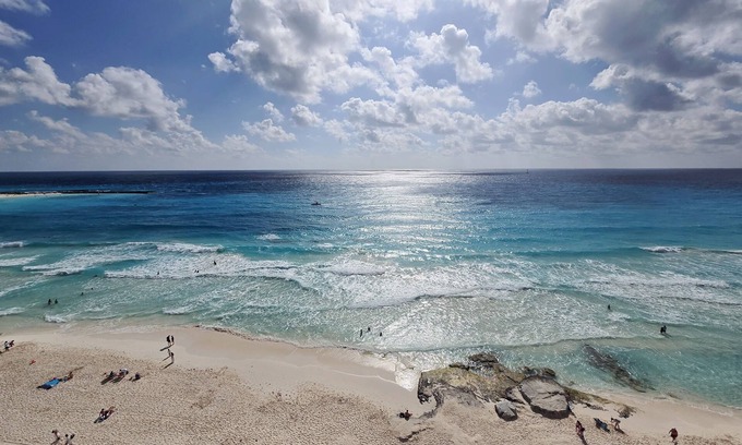 Punta Cancun Apartment | Beach & Nightlife Paradise; Top floor and ocean view