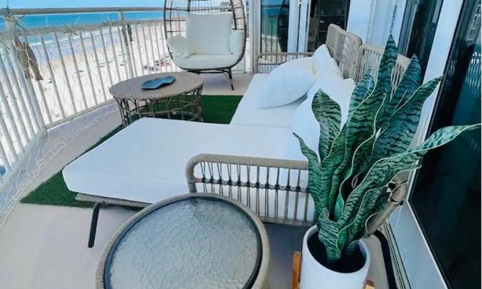 Daytona Beach Shores Apartment | Beach Oasis 704 Lovely Daytona ocean front for 5 sleeps up to 12