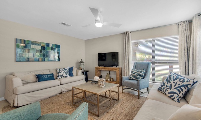 Navarre Beach Condo | Beach on a Budget | 💰 Affordable Pet-Friendly Condo + Steps to Beach 🐾