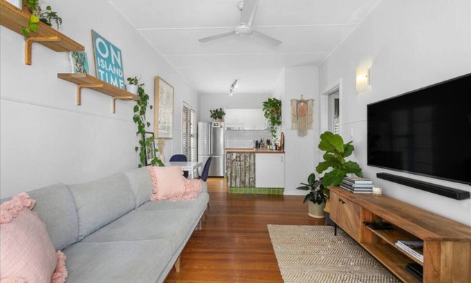Coolangatta Apartment | Beach Pad close to Airport and Iconic Kirra Beach