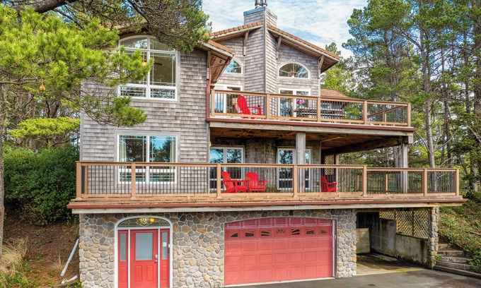 Nehalem House | Beach Pine MCA#1575- Hot tub, Dog friendly, ping pong, fenced yard
