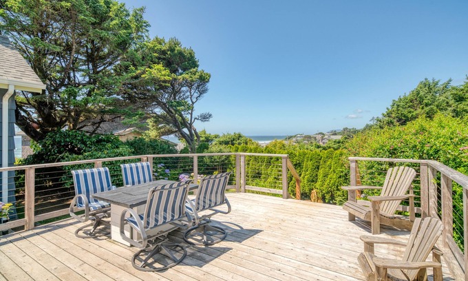 Arch Cape House | Beach Pines Bungalow by AvantStay | Cottage Steps to the Beach w/Private Yard