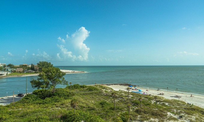 Madeira Beach Condo | Beach Place 507 3 BR Gulf Front