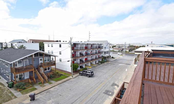 Midtown Ocean City House | Beach Place North 18-Oceanside 71st St, Free WiFi, Pool, W/D, AC