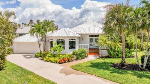 East Rocks House | Beach Please