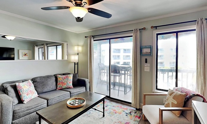 Tybee Island Condo | Beach Racquet A209 | Easy Walk to Beach & Community Pools!
