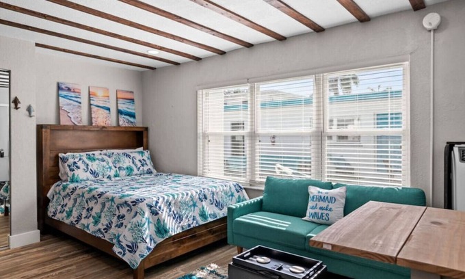 St. Pete Beach Apartment | Beach Retreat | Minutes to the Beach