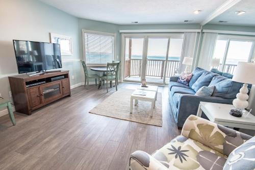 Traverse City House | Beach Room 214