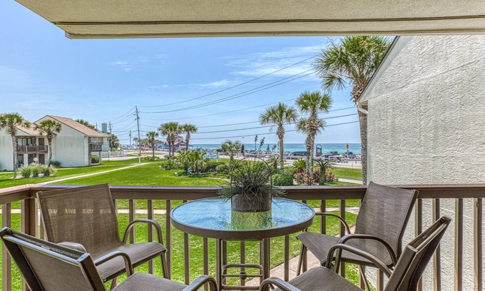 Miramar Beach House | Beach Service ! Beach Access! Blue Surf 25!