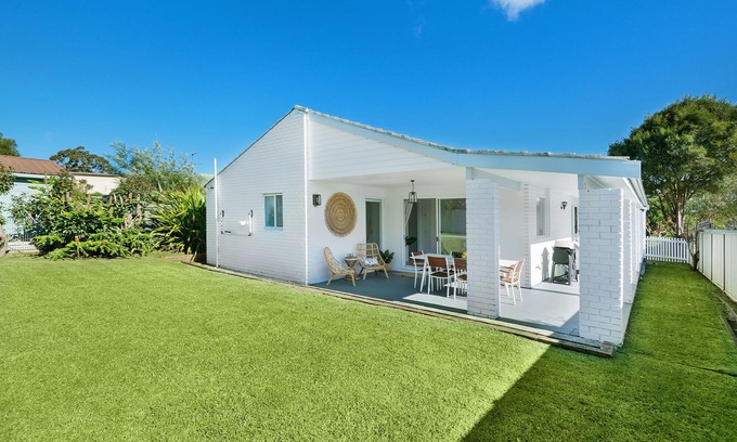 Vincentia House | Beach St Retreat: Stunning modern family. beach house
