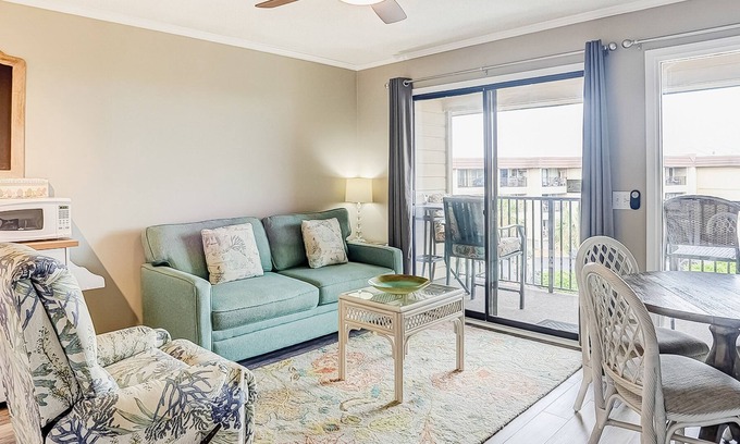 Folly Field Condo | Beach & Tennis Resort Getaway with Pools, Gym & On-Site Dining