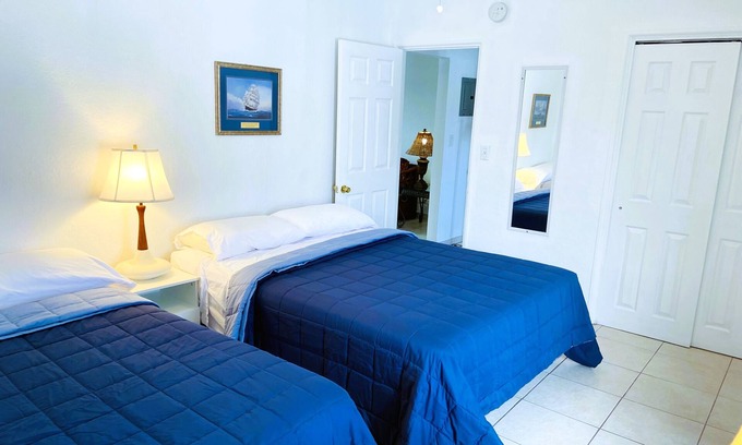 Hollywood Lakes Apartment | Beach Tide Motel - #9 1 Bedroom 1 King 1 Queen Beds 1 Twin sofabed