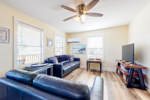 Galveston House | Beach to Bay Getaway