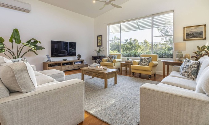Boomerang Beach House | Beach to Bush is located just a 3 minute walk to Boomerang Beach.