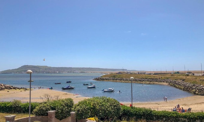 Wyke Regis Apartment | Beach View House