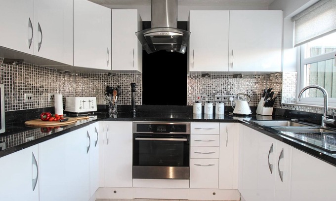 Wyke Regis Cottage | Beach View House