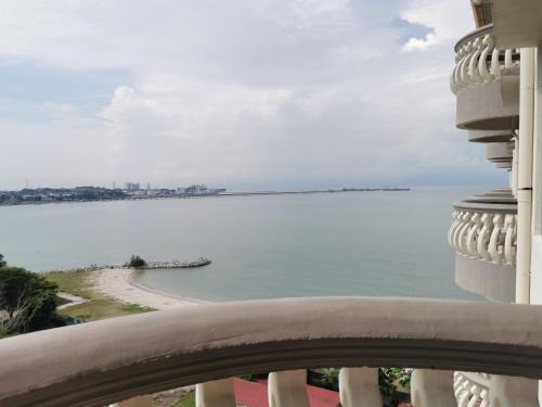 Taman Tanjung Apartment | Beach View Private Apartment