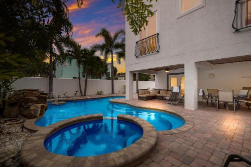 Holmes Beach House | Beach View Retreat