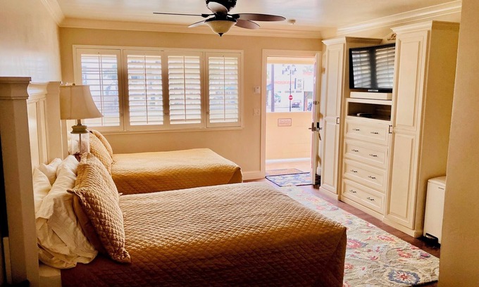 Downtown Hotel | Beachcomber Inn