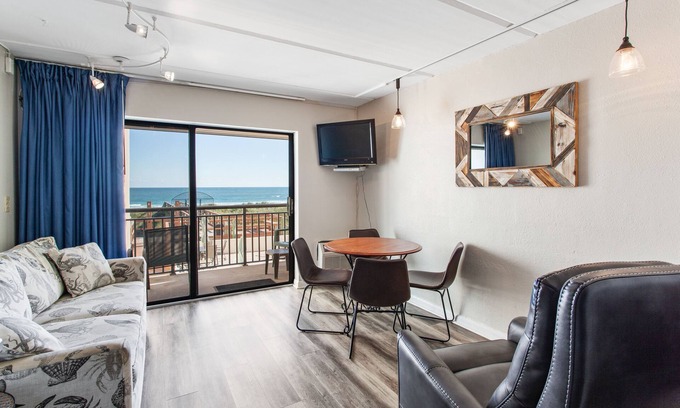 Crescent Beach Condo | Beacher's Oceanfront Balcony Suite with onsite Front Desk and Staff