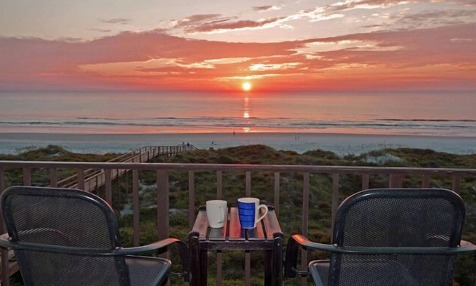 Crescent Beach Condo | Beachers' Lodge #402 top-floor 1 bedroom condo with stunning oceanfront view