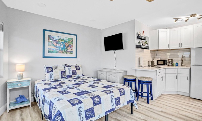 North Redington Beach Condo | Beachfront studio with grilling area & shuffleboard - steps to sand