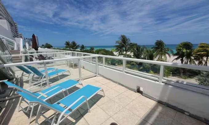 La Gorce House | BEACHFRONT 1 bed/2bath CONDO on the beach with TERRACE and oceanview
