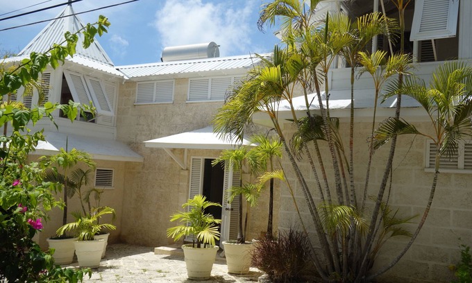 Silver Sands House | Beachfront 1 bedroom apartment at the Inchcape Seaside Villas estate