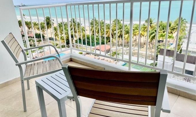 Isla Verde Apartment | Beachfront 1 bedroom facing ocean with balcony