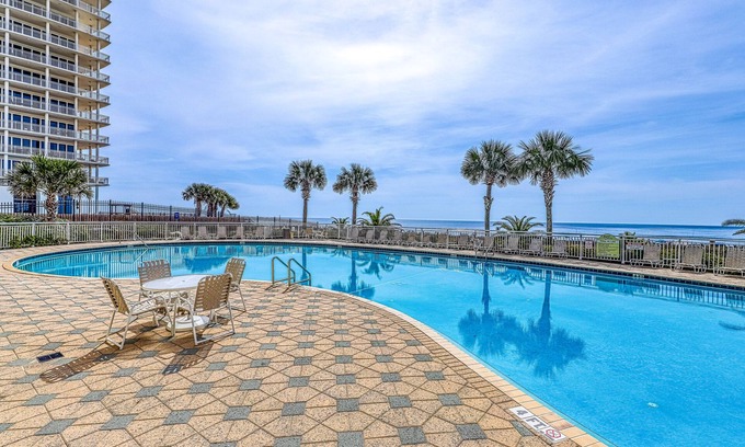 Ono Island Condo | Beachfront 14th-floor condo with balcony, pool, hot tub, Gulf views, gym, tennis