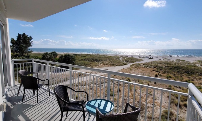 Treasure Island Condo | Beachfront 2/2 Condo on Treasure Island, 305W Oceana
