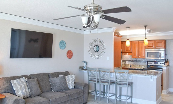 Northeast Virginia Beach Condo | Beachfront 2 Bedroom with private balcony, Unit 904