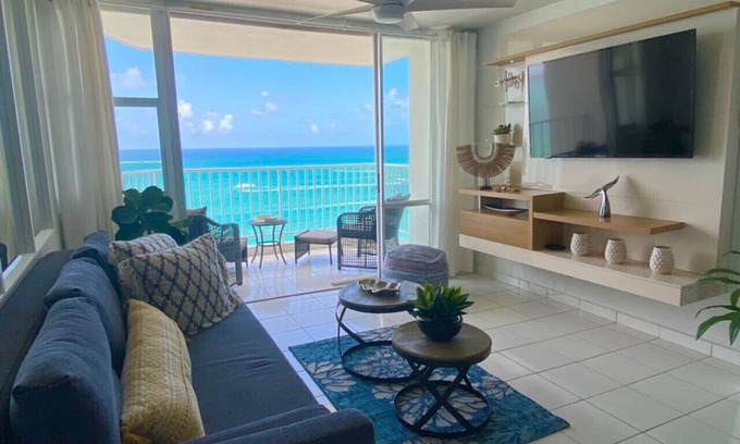 Isla Verde Condo | Beachfront 2b/2b Walk 2 Eat Isla Verde Beach