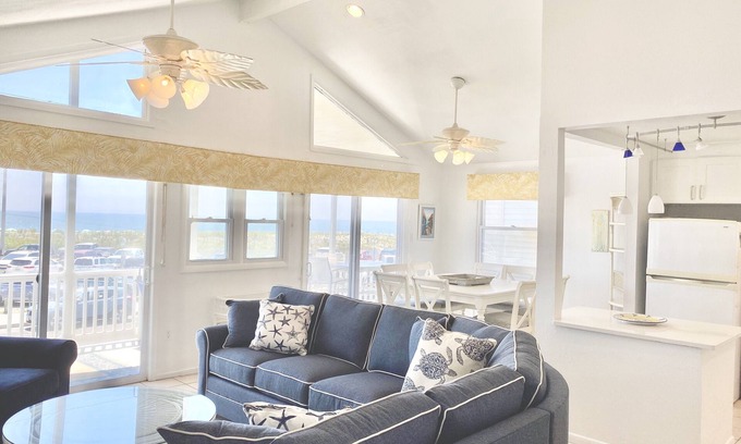 South End House | Beachfront 2nd Fl Retreat - PET FRIENDLY -with FABULOUS OCEAN VEIWS