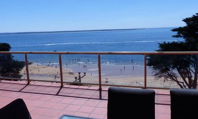 Cowes Apartment | Beachfront 3 Bed 2 Bath Apartment. We offer complimentary internet + Netflix