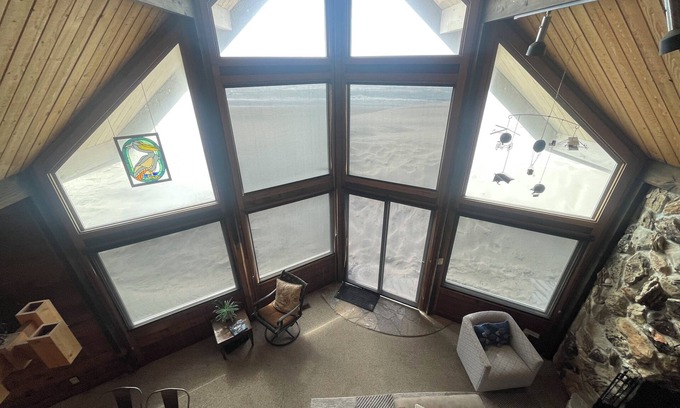 Kiwanda Shores House | Beachfront 3-bedroom 2-bath beachhouse with WiFi in charming Pacific City