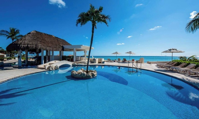 Playacar Fase I Condo | Beachfront 3b ground-level condo with stunning Caribbean Sea views in Playacar 1