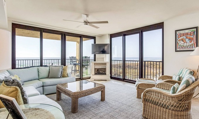 Orange Beach East Condo | Beachfront 3BR Sleeps 11 Bunks Corner