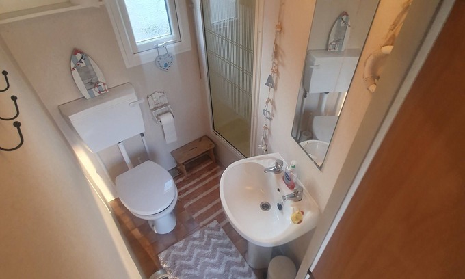 Skegness House | Beachfront 6 Berth Caravan, 5mins walk to Fantasy Island