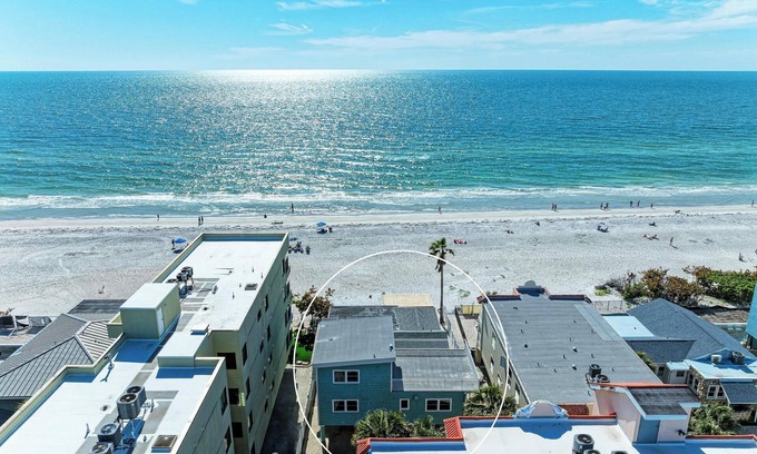 Independence Square House | BEACHFRONT-6 Bedroom/5 Bathroom House