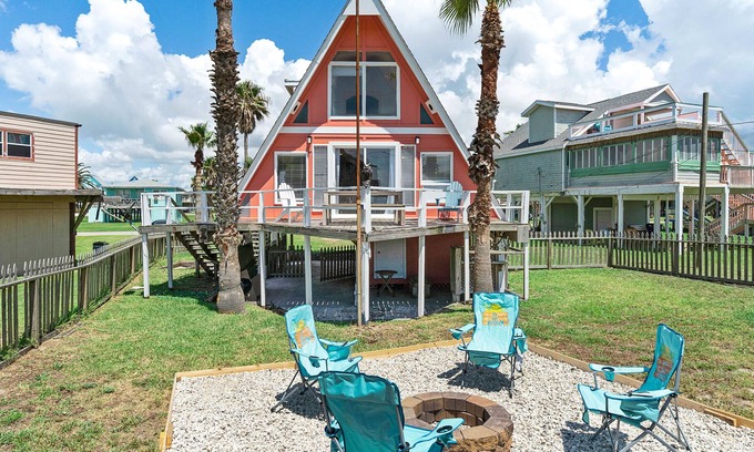 Surfside Beach House | Beachfront A-Frame|BeachBox|Fire Pit!|Fenced Yard!