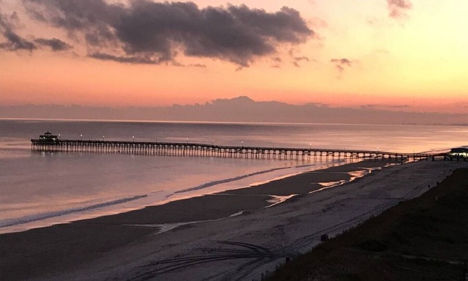 Cherry Grove Beach Condo | Beachfront/amazing views!π1BR-1BA condo w/elevator/pool/W&D!