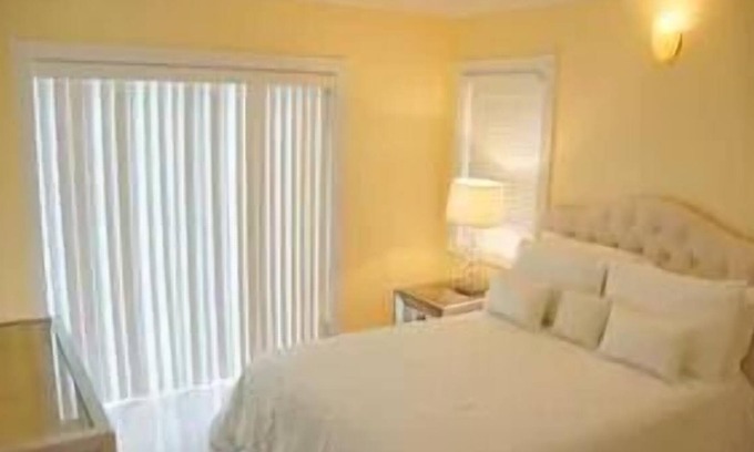 Cotton Ground House | Beachfront Accommodation! 2 Spacious Spaces Comes w/ FREE Parking, Outdoor Pools