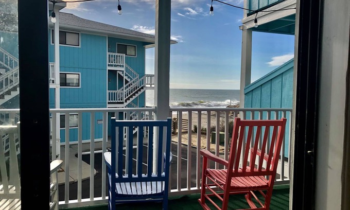 Kure Beach Condo | Beachfront-Adorable condo gorgeous views of Ft. Fisher