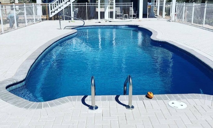 East End House | BEACHFRONT AND LARGE POOL THAT CAN BE HEATED