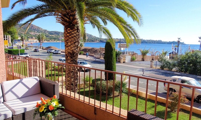 Agay Apartment | Beachfront apartment for 6 people, sea and beach views