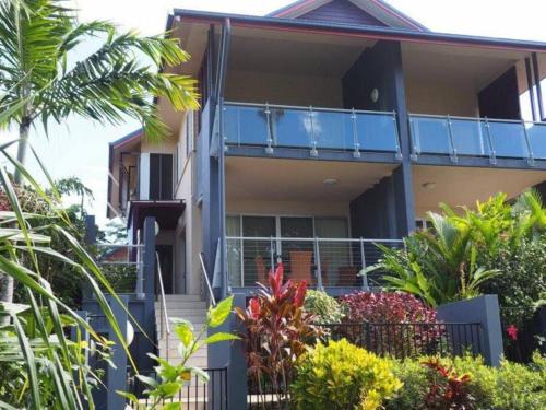 Mission Beach Apartment | Beachfront Apartment 1 Beachfront Haven - 2 bed