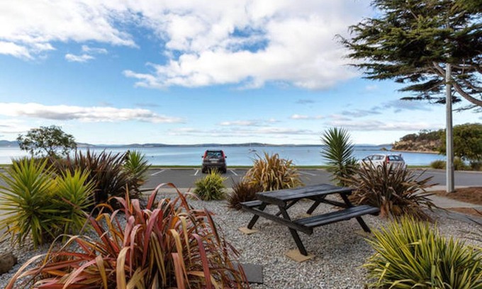 Blackmans Bay Apartment | Beachfront Apartment Blackmans Bay