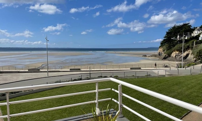 Saint-Nic Apartment | Beachfront apartment with balcony 50 m from the beach